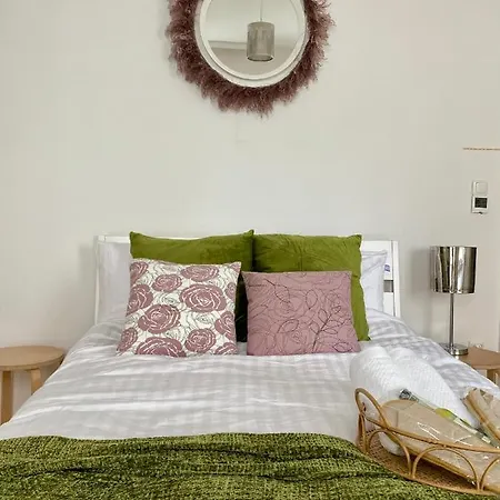 In Aux: 2-room With 24/7 Check-in Apartment *