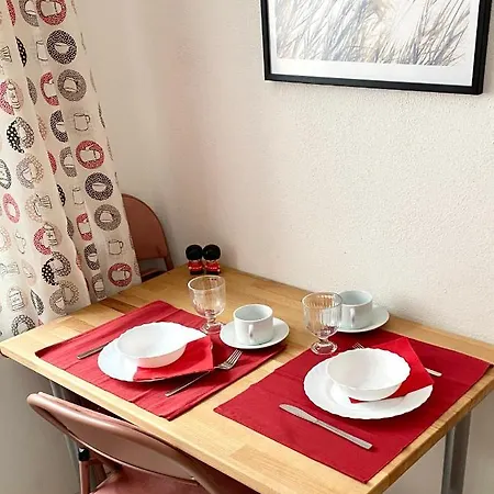 Apartment In Aux: 2-room With 24/7 Check-in *