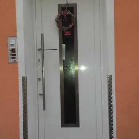 In Aux: 2-room With 24/7 Check-in